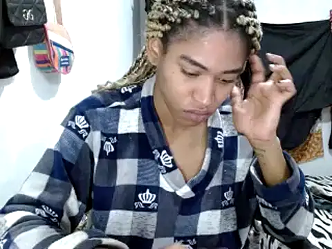 Snapshot of miriam775 chatting on 01/22/25, 03:18 miriam775 online show from 01/22/25, 03:18