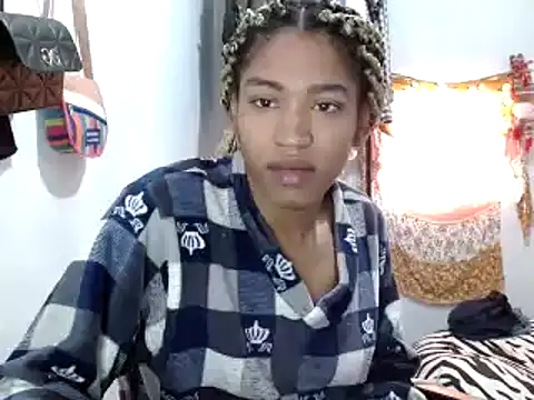 Snapshot of miriam775 chatting on 01/26/25, 01:25 miriam775 online show from 01/26/25, 01:25