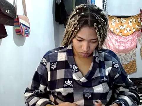 Snapshot of miriam775 chatting on 02/05/25, 12:27 miriam775 online show from 02/05/25, 12:27