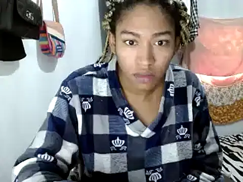 Snapshot of miriam775 chatting on 02/09/25, 01:14 miriam775 online show from 02/09/25, 01:14