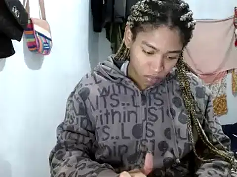 Snapshot of miriam775 chatting on 02/14/25, 12:14 miriam775 online show from 02/14/25, 12:14