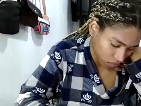 Snapshot of miriam775 chatting on 02/19/25, 03:05 miriam775 online show from 02/19/25, 03:05