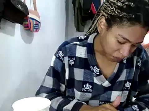 Snapshot of miriam775 chatting on 02/25/25, 12:55 miriam775 online show from 02/25/25, 12:55