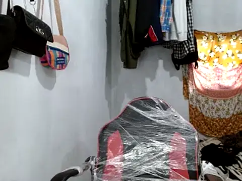 Snapshot of miriam775 chatting on 02/26/25, 01:41 miriam775 online show from 02/26/25, 01:41