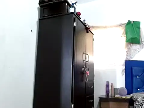 Snapshot of miriam775 chatting on 03/10/25, 02:59 miriam775 online show from 03/10/25, 02:59