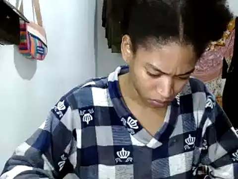 Snapshot of miriam775 chatting on 03/11/25, 10:18 miriam775 online show from 03/11/25, 10:18