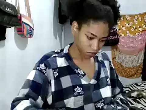 Snapshot of miriam775 chatting on 03/13/25, 11:19 miriam775 online show from 03/13/25, 11:19