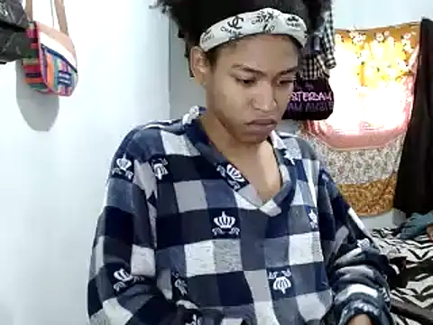 Snapshot of miriam775 chatting on 03/15/25, 12:45 miriam775 online show from 03/15/25, 12:45