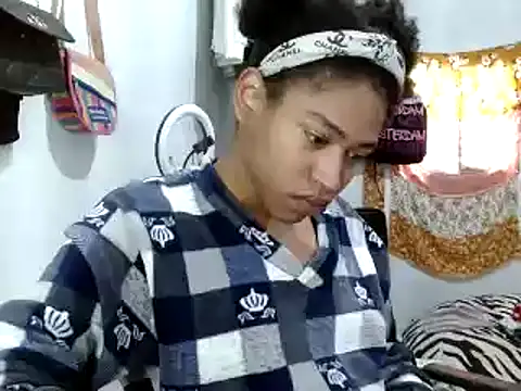 Snapshot of miriam775 chatting on 03/20/25, 02:21 miriam775 online show from 03/20/25, 02:21