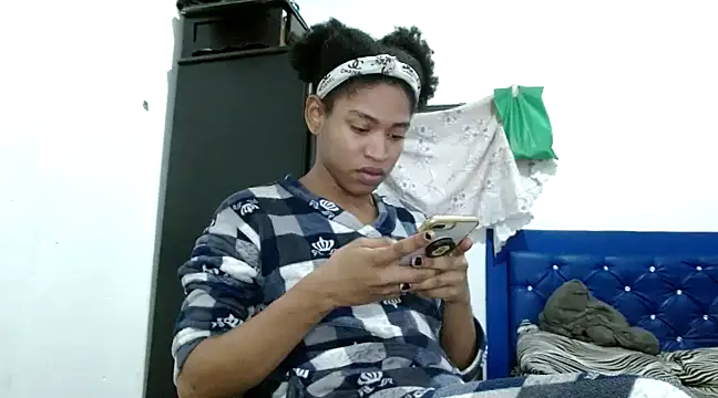 Snapshot of miriam775 chatting on 03/21/25, 12:51 miriam775 online show from 03/21/25, 12:51