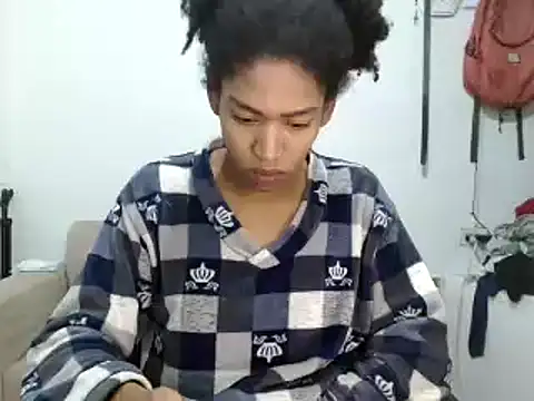 Snapshot of miriam775 chatting on 09/13/25, 10:37 miriam775 online show from 09/13/25, 10:37