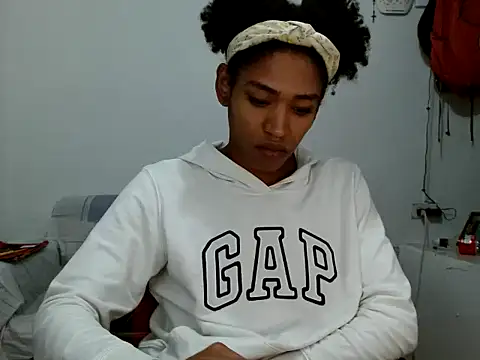 Snapshot of miriam775 chatting on 10/02/25, 03:57 miriam775 online show from 10/02/25, 03:57