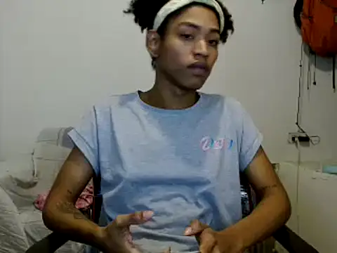 Snapshot of miriam775 chatting on 10/02/25, 05:20 miriam775 online show from 10/02/25, 05:20