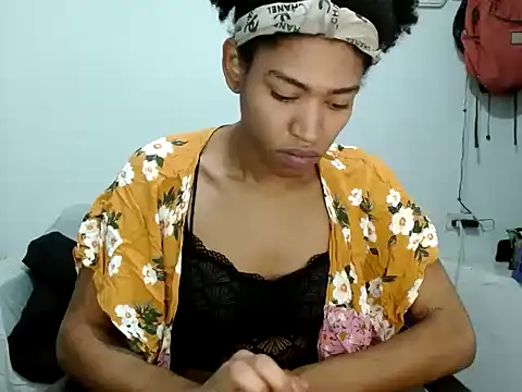 Snapshot of miriam775 chatting on 10/03/25, 11:18 miriam775 online show from 10/03/25, 11:18