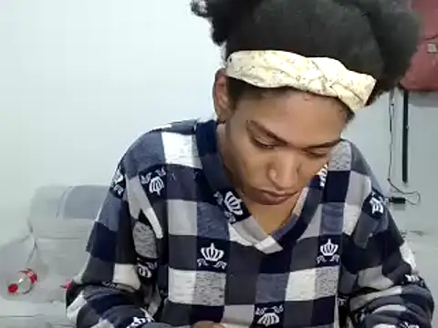 Snapshot of miriam775 chatting on 10/15/25, 03:56 miriam775 online show from 10/15/25, 03:56