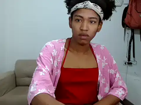 Snapshot of miriam775 chatting on 11/13/25, 10:58 miriam775 online show from 11/13/25, 10:58