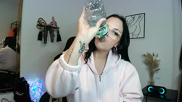 Jujuicy 97 online show from 09/19/25, 07:47