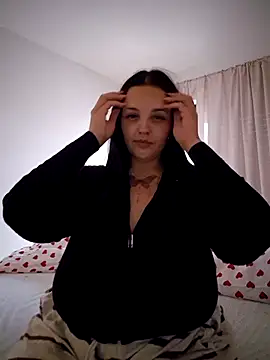 Snapshot of Jujuicy_97 chatting on 07/18/26, 06:56 Jujuicy 97 online show from 07/18/26, 06:56