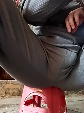 JasminePham online show from 03/03/25, 07:21