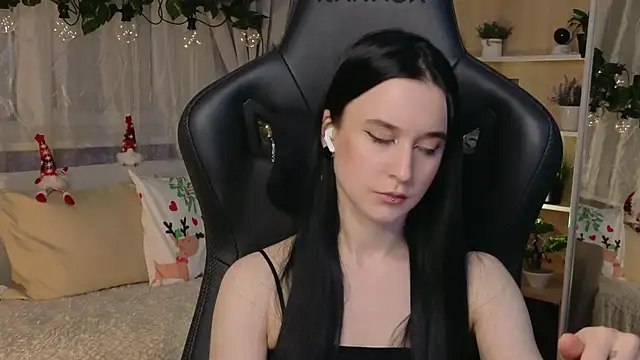 Snapshot of KiraLiLime chatting on 02/09/25, 06:05 KiraLiLime online show from 02/09/25, 06:05