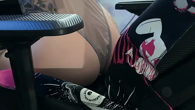 Snapshot of KiraLiLime chatting on 02/22/25, 12:40 KiraLiLime online show from 02/22/25, 12:40