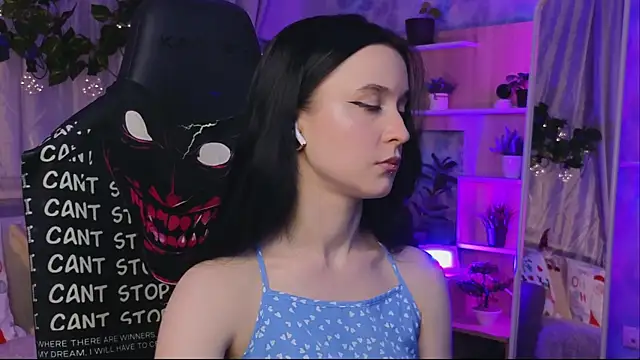 Snapshot of KiraLiLime chatting on 03/01/25, 07:37 KiraLiLime online show from 03/01/25, 07:37