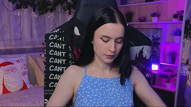 Snapshot of KiraLiLime chatting on 03/01/25, 10:42 KiraLiLime online show from 03/01/25, 10:42