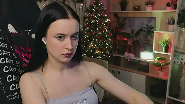 Snapshot of KiraLiLime chatting on 03/05/25, 09:26 KiraLiLime online show from 03/05/25, 09:26