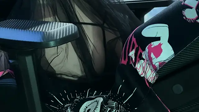 Snapshot of KiraLiLime chatting on 03/11/25, 11:44 KiraLiLime online show from 03/11/25, 11:44