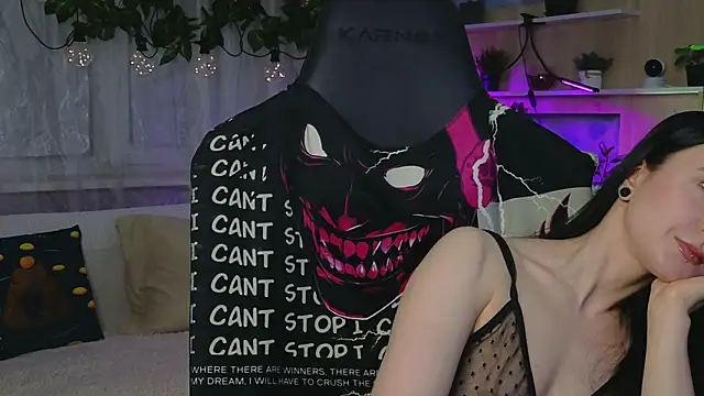 Snapshot of KiraLiLime chatting on 03/19/25, 06:12 KiraLiLime online show from 03/19/25, 06:12