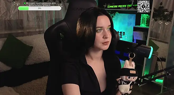 Snapshot of KiraLiLime chatting on 10/17/25, 08:00 KiraLiLime online show from 10/17/25, 08:00