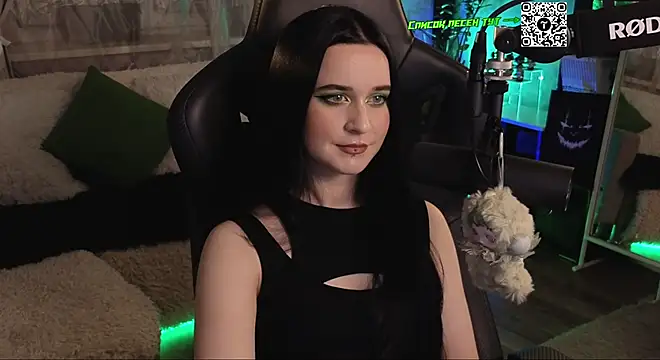 Snapshot of KiraLiLime chatting on 11/21/25, 04:05 KiraLiLime online show from 11/21/25, 04:05