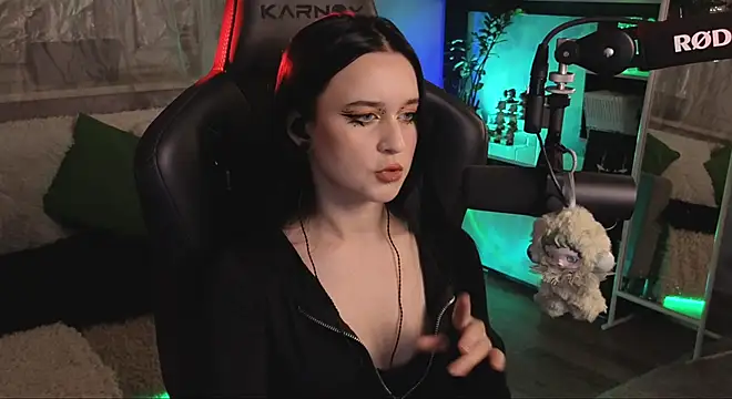 KiraLiLime online show from 11/29/25, 06:22