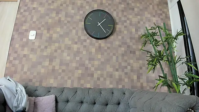 nataly velez online show from 10/31/25, 07:37