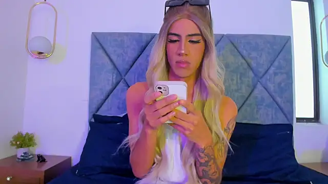 Snapshot of PersefoneWoods1 chatting on 10/23/25, 03:00 PersefoneWoods1 online show from 10/23/25, 03:00