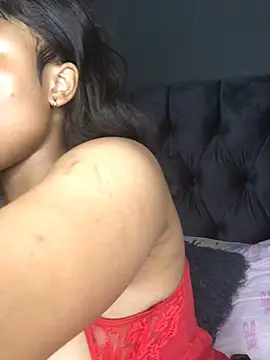 Snapshot of Anaelle24 chatting on 02/06/25, 02:37 Anaelle24 online show from 02/06/25, 02:37