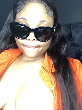 Snapshot of Anaelle24 chatting on 02/13/25, 05:22 Anaelle24 online show from 02/13/25, 05:22