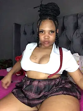 Snapshot of Anaelle24 chatting on 02/21/25, 12:28 Anaelle24 online show from 02/21/25, 12:28