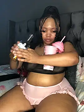 Snapshot of Anaelle24 chatting on 03/06/25, 05:00 Anaelle24 online show from 03/06/25, 05:00