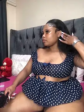 Snapshot of Anaelle24 chatting on 10/17/25, 08:28 Anaelle24 online show from 10/17/25, 08:28