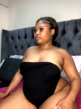 Snapshot of Anaelle24 chatting on 11/19/25, 07:30 Anaelle24 online show from 11/19/25, 07:30