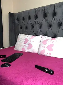 Snapshot of Anaelle24 chatting on 02/17/26, 07:42 Anaelle24 online show from 02/17/26, 07:42