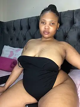 Snapshot of Anaelle24 chatting on 02/27/26, 06:57 Anaelle24 online show from 02/27/26, 06:57