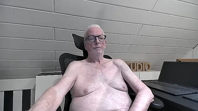 Greyhound70 online show from 01/13/26, 04:12