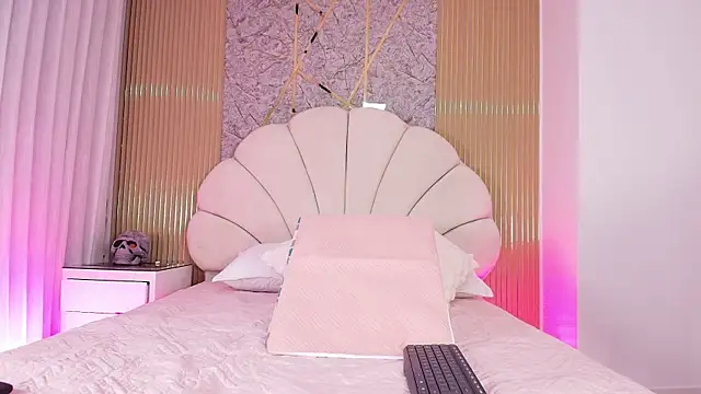 aisha sh online show from 11/04/25, 12:04