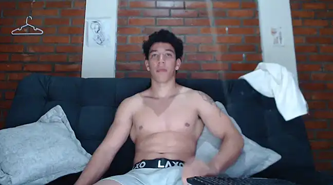 Snapshot of ethan_noir chatting on 12/15/24, 05:23 ethan noir online show from 12/15/24, 05:23