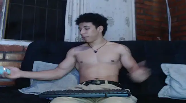 Snapshot of ethan_noir chatting on 01/12/25, 04:10 ethan noir online show from 01/12/25, 04:10