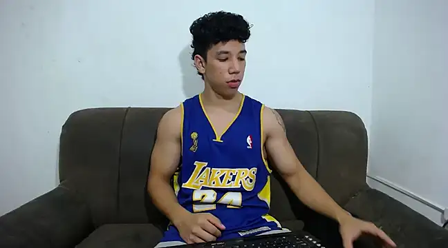 Snapshot of ethan_noir chatting on 02/08/25, 11:13 ethan noir online show from 02/08/25, 11:13