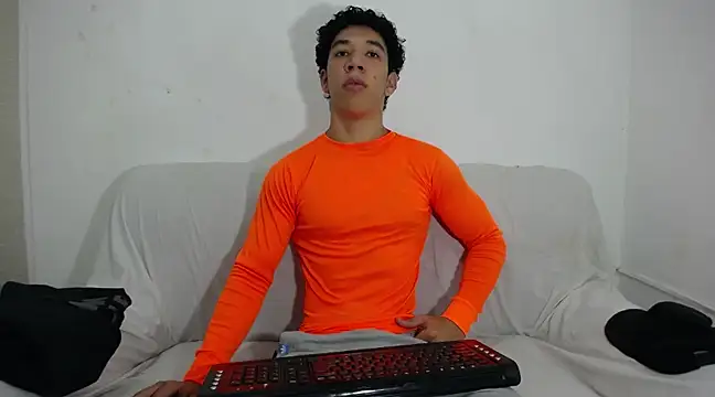 Snapshot of ethan_noir chatting on 02/19/25, 03:27 ethan noir online show from 02/19/25, 03:27