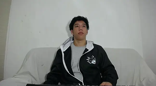 Snapshot of ethan_noir chatting on 02/21/25, 06:15 ethan noir online show from 02/21/25, 06:15